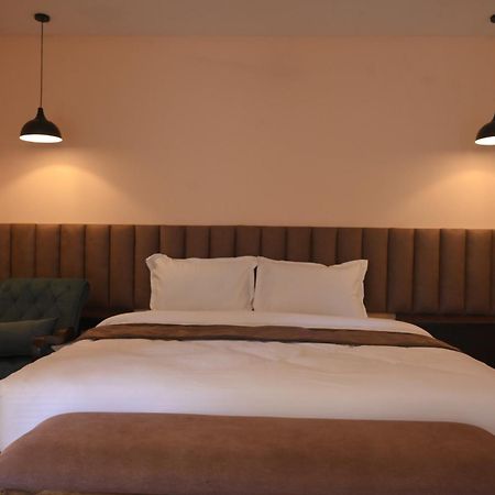Landmark Woods Hotel กาซิรังคา ภายนอก รูปภาพ