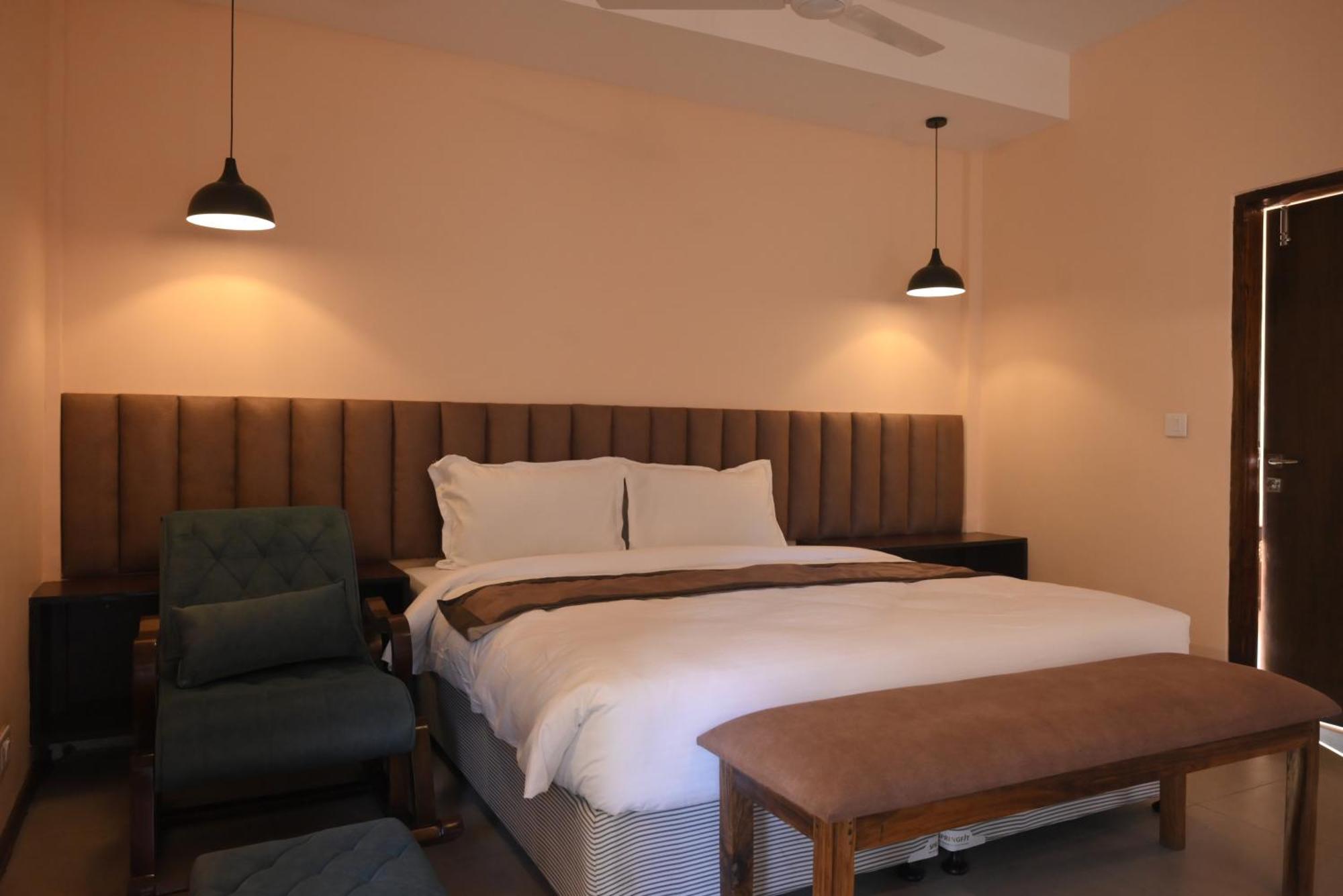 Landmark Woods Hotel กาซิรังคา ภายนอก รูปภาพ