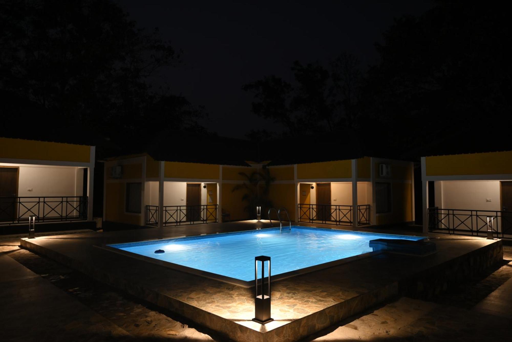 Landmark Woods Hotel กาซิรังคา ภายนอก รูปภาพ