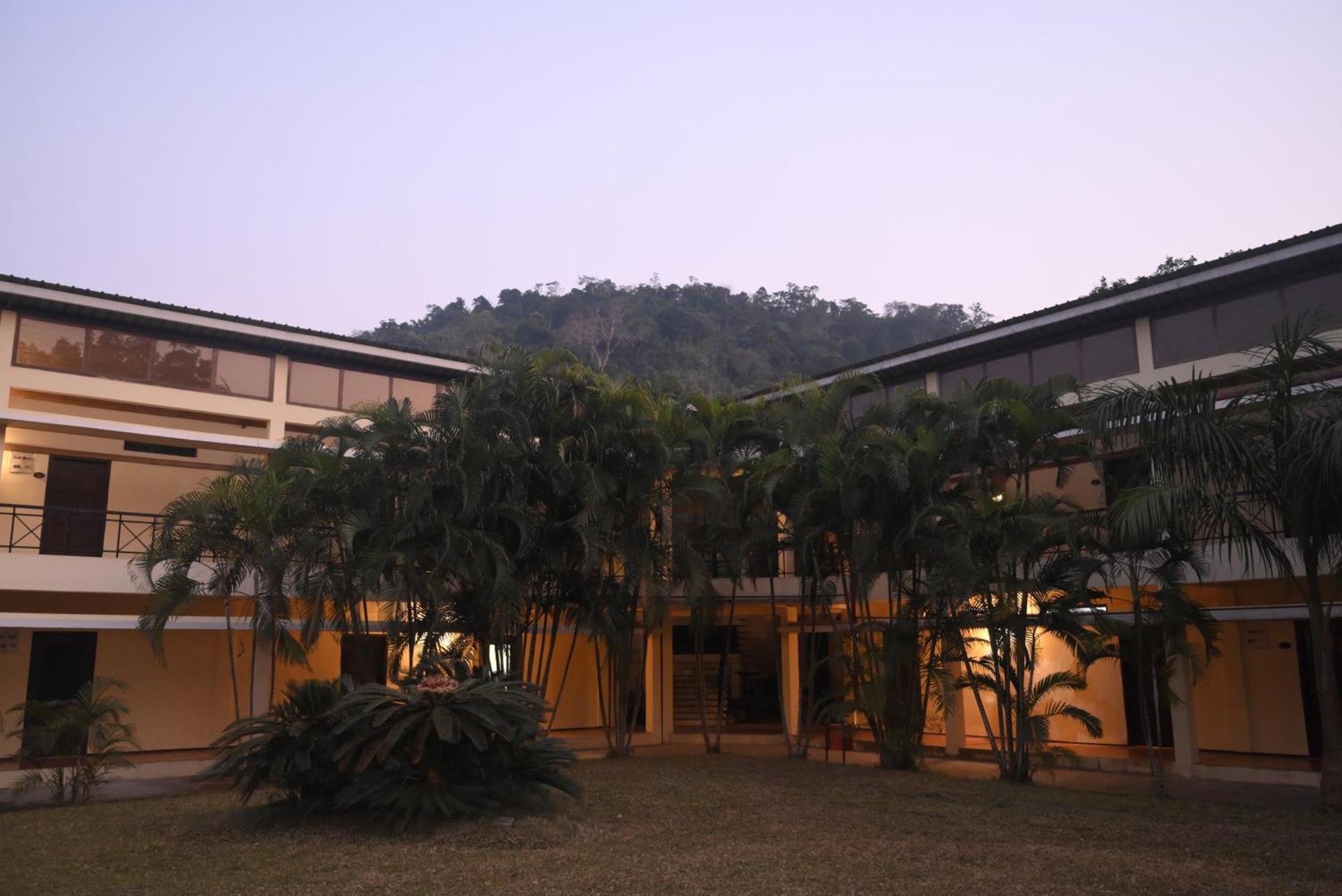 Landmark Woods Hotel กาซิรังคา ภายนอก รูปภาพ